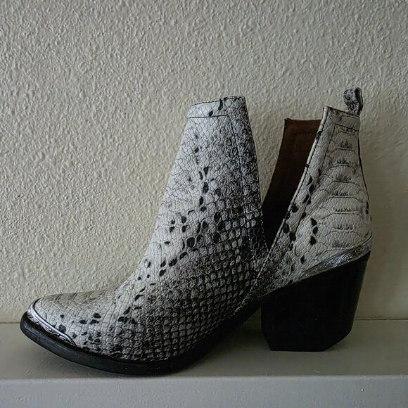 Jeffrey Campbell Cromwell Snake skin booties - Picture 2 of 10